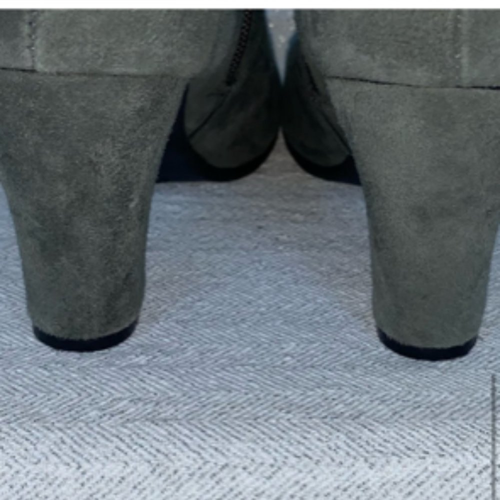 Aerosoles grey Steamroller suede booties 8-1/2 wide - Picture 8 of 11